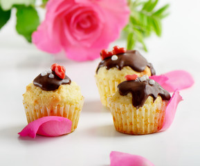 Muffins with flower