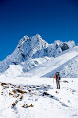 Fototapeta na wymiar Piesze wycieczki w Himalaje