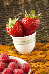 Erdbeeren und Himbeeren
