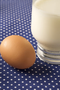 Ei und Milch
