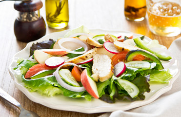 Grilled chicken salad with apple