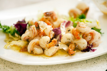 salad with shrimps