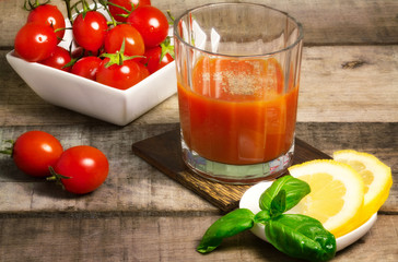 greedy tomato juice with lemon slice
