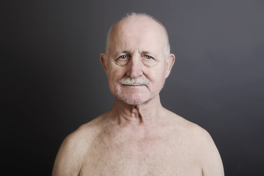 senior,porträt,unbekleidet,nackt