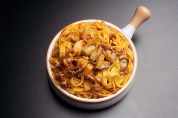 Tagliatelle al sugo di pesce