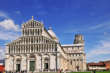 Fototapeta na wymiar Pisa, Piazza dei Miracoli i Krzywa Wieża