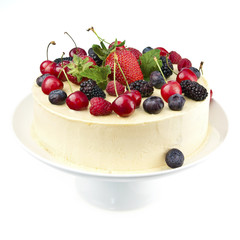 White chocolate cake with fresh berries