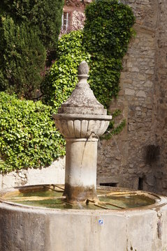Fontaine à Vaison la romaine