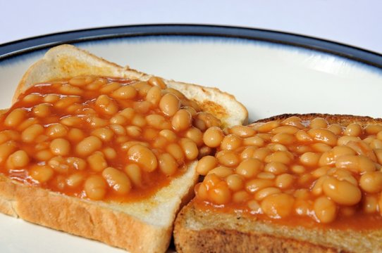 Baked beans on toast © Arena Photo UK