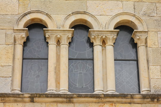 Vidrieras. Iglesia de Vegaquemada, Le&oacute;n.