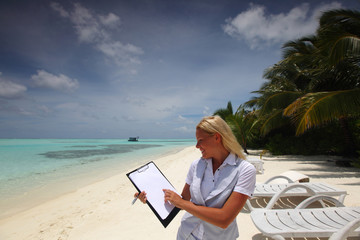 Fototapeta na wymiar business woman with blank paper on the ocean coast