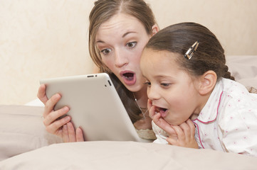 La tablette tactile au lit