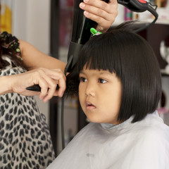 Naklejka premium Young girl getting a haircut