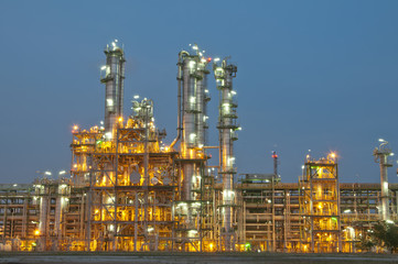 Obraz na płótnie Canvas Evening sene of Chemical plant