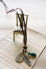 革ひものネックレス