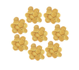 Galletas en forma de flor aisladas sobre fondo blanco