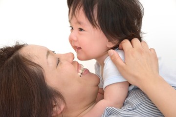 ママと遊ぶ赤ちゃん　B