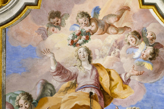 Interno affrescato di palazzo antico