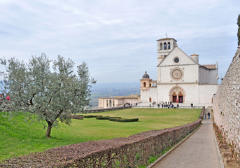 Fototapeta na wymiar Włochy, Włochy. Bazylika San Francesco w Asyżu