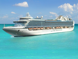 Luxury cruise ship sailing from port - obrazy, fototapety, plakaty