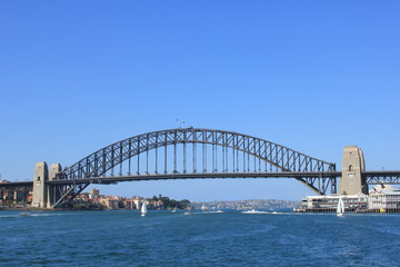 Fototapeta na wymiar The famous Harbour bridge in Sydney