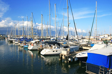 Fototapeta na wymiar Port w Larnace