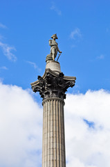 Fototapeta na wymiar Kolumna Nelsona na Trafalgar Square, Londyn