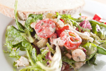 Prawn salad with a slice of bread - Dukan diet