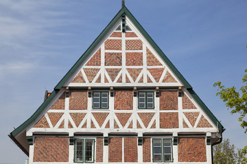 Giebel eines Bauernhauses im Alten Land, Niedersachsen