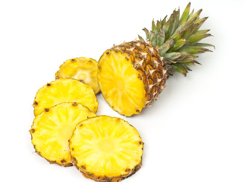 sliced  pineapple ​​