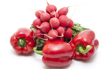 Rote Paprika mit Radieschen
