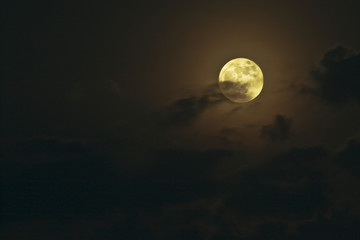 Fototapeta na wymiar pełnia księżyca