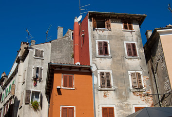 Fototapeta na wymiar Old house in Rovinj medieval district