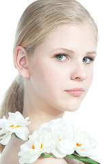 Obraz na płótnie Canvas Portrait of a blonde teen girl with flower