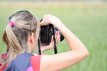 ragazza fotografa