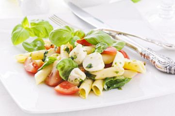 Caprese Pasta salat