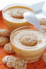 Mandelcreme mit Amarettini
