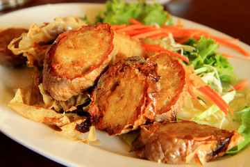 Mix crab meat, deep-fried dough