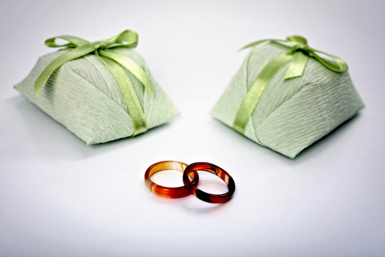 Wedding sweet treat and rings - Bem casado