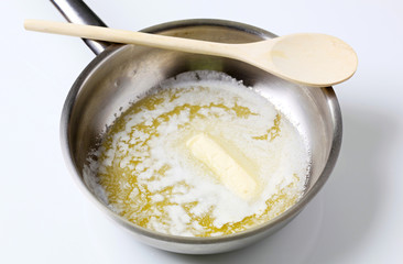 Fototapeta na wymiar Masło ogrzewanie