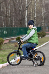 Fototapeta premium Boy goes for a drive on a bicycle