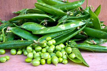 Peas color image