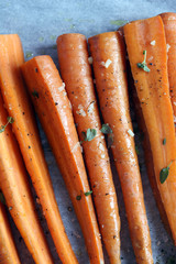 Thyme, garlic and honey carrots