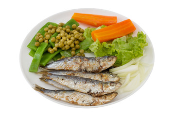 fried sardines with carrot and green beans