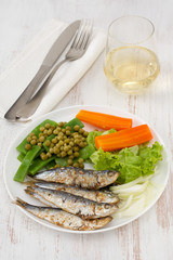 fried sardines with carrot and green beans