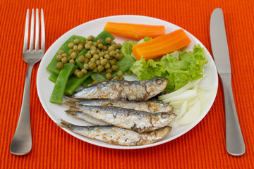 fried sardines with carrot and green beans