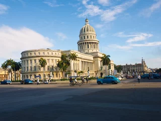 Zelfklevend Fotobehang Het Capitool in Havana © kmiragaya