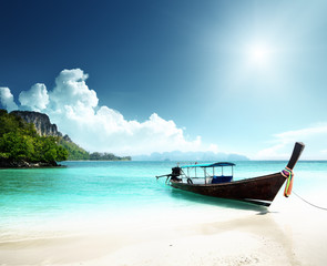 Obraz na płótnie Canvas long boat and poda island in Thailand