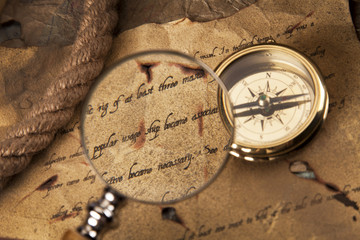 Fototapeta na wymiar Vintage wyposażenie nawigacyjne, kompas i inne instrumenty