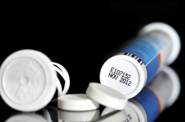 tube,m&eacute;dicaments,comprim&eacute;s,m&eacute;decine,sant&eacute;,laboratoires